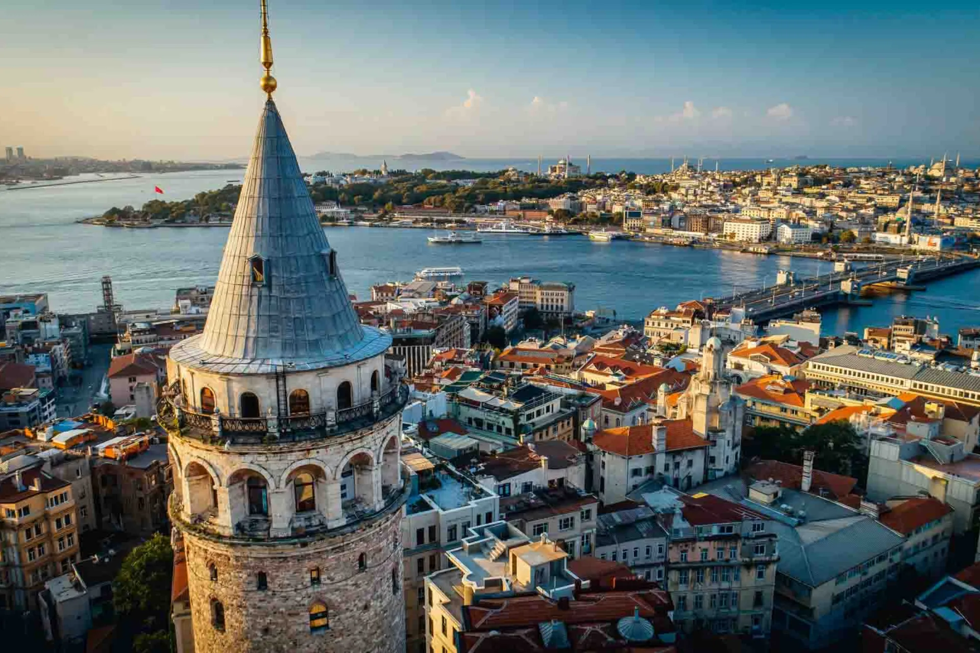 Galatat tornet med utsikt över Galatabron och Gyllene Hornet