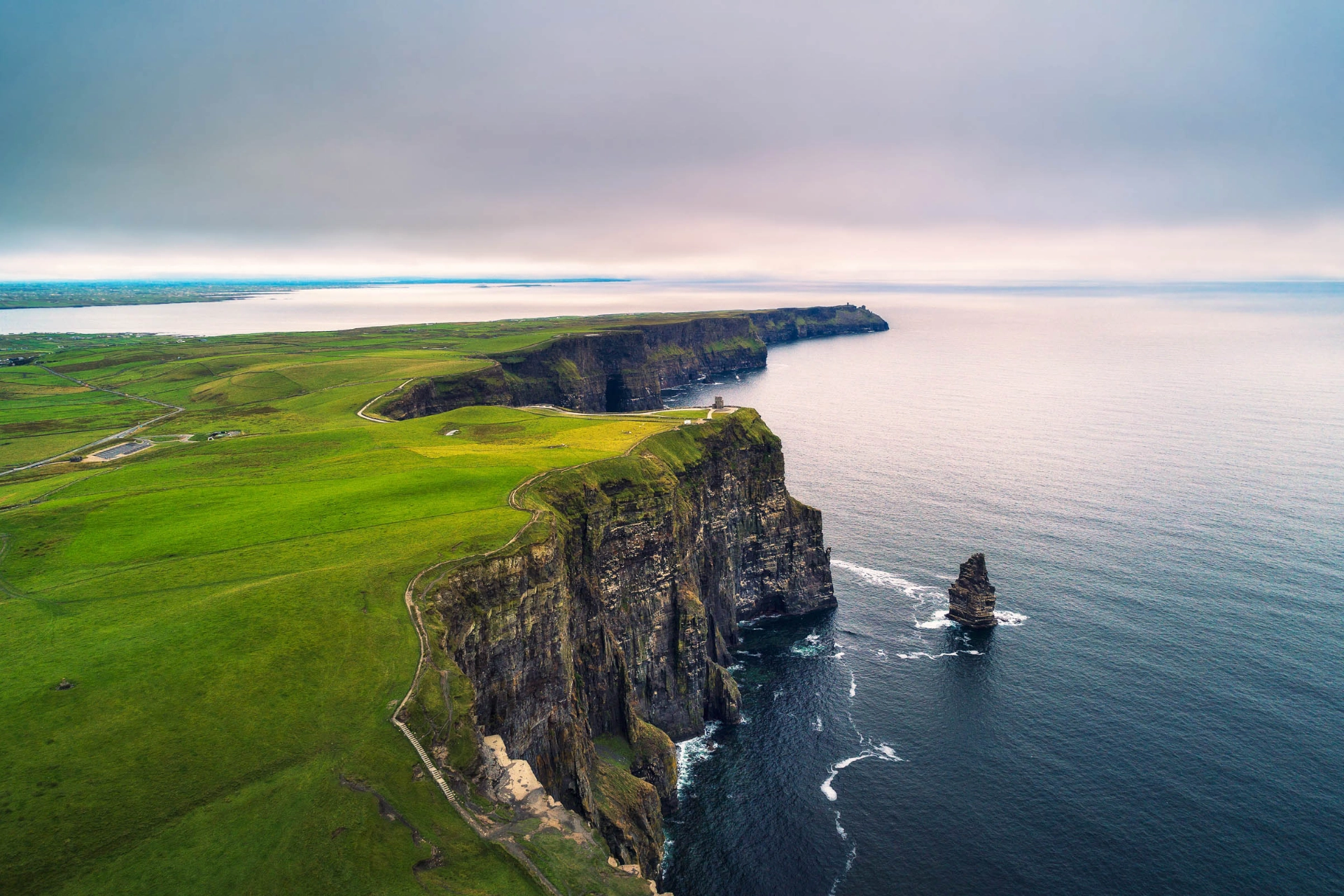 Cliffs of Moher med majestätiska Branaunmore