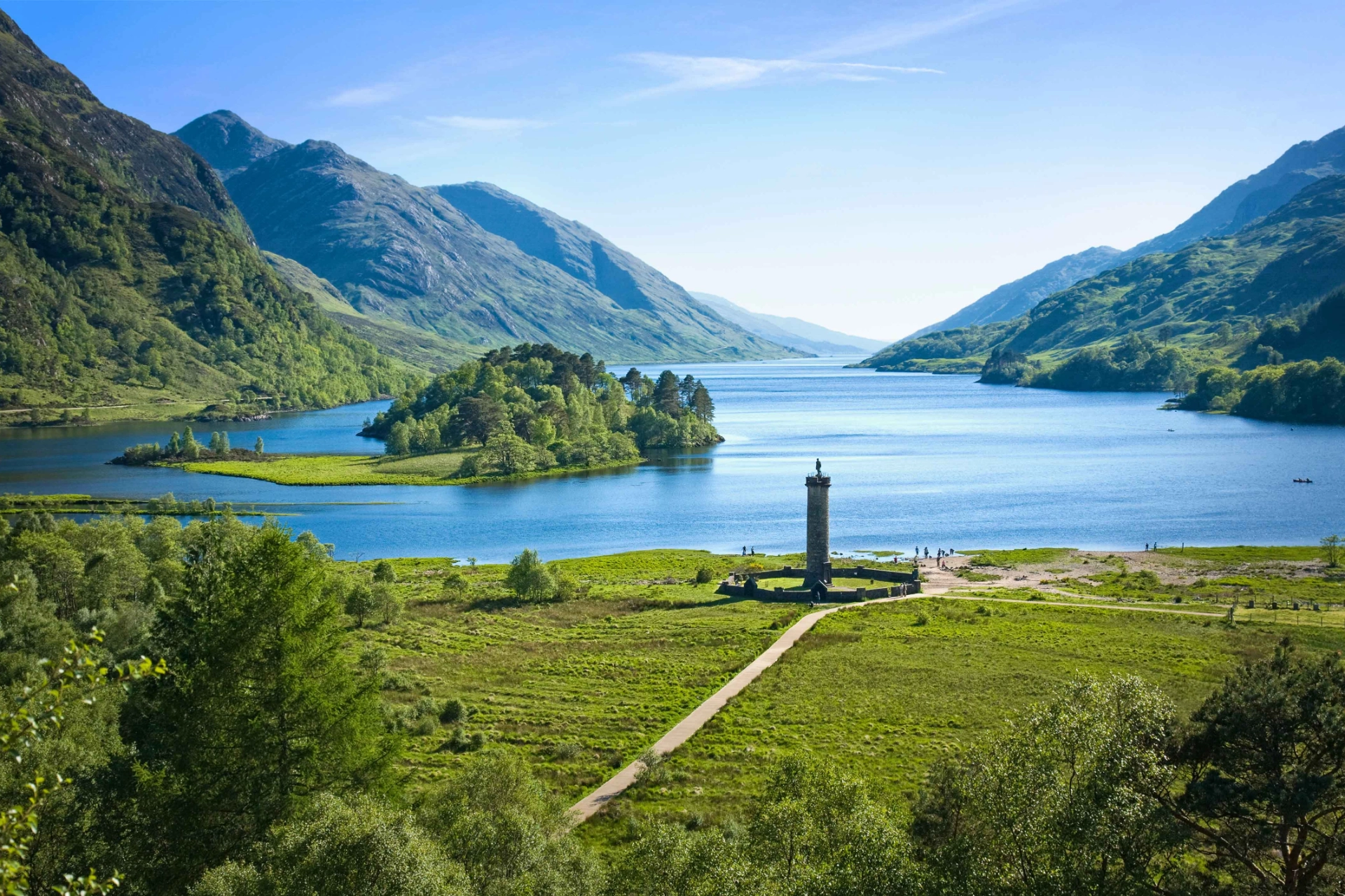 Glenfinnan-monumentet vid sjön Loch Shiel