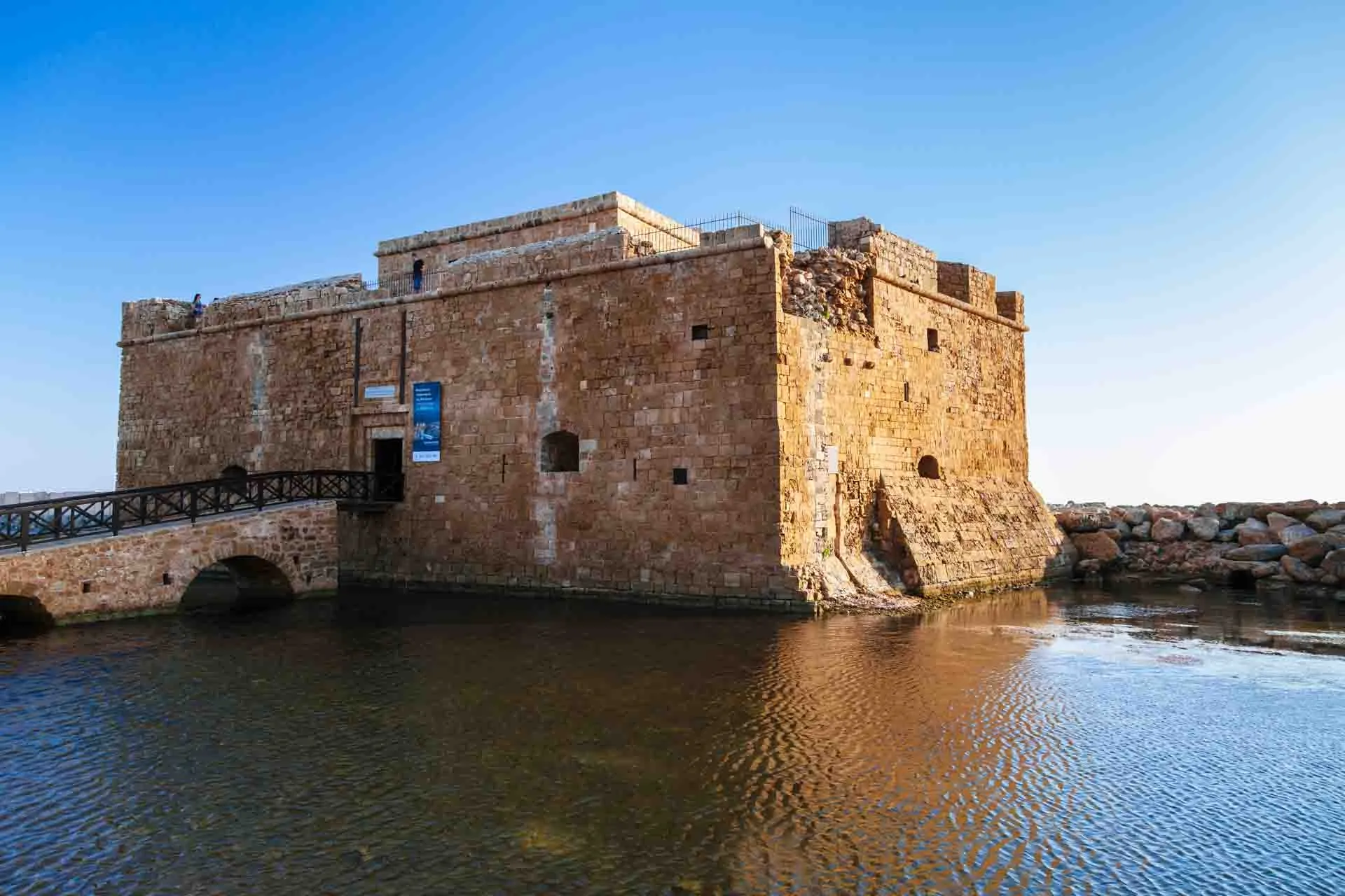 Paphos slott har genom tiderna använts som både fängelse, garnison och till och med som lager för salt