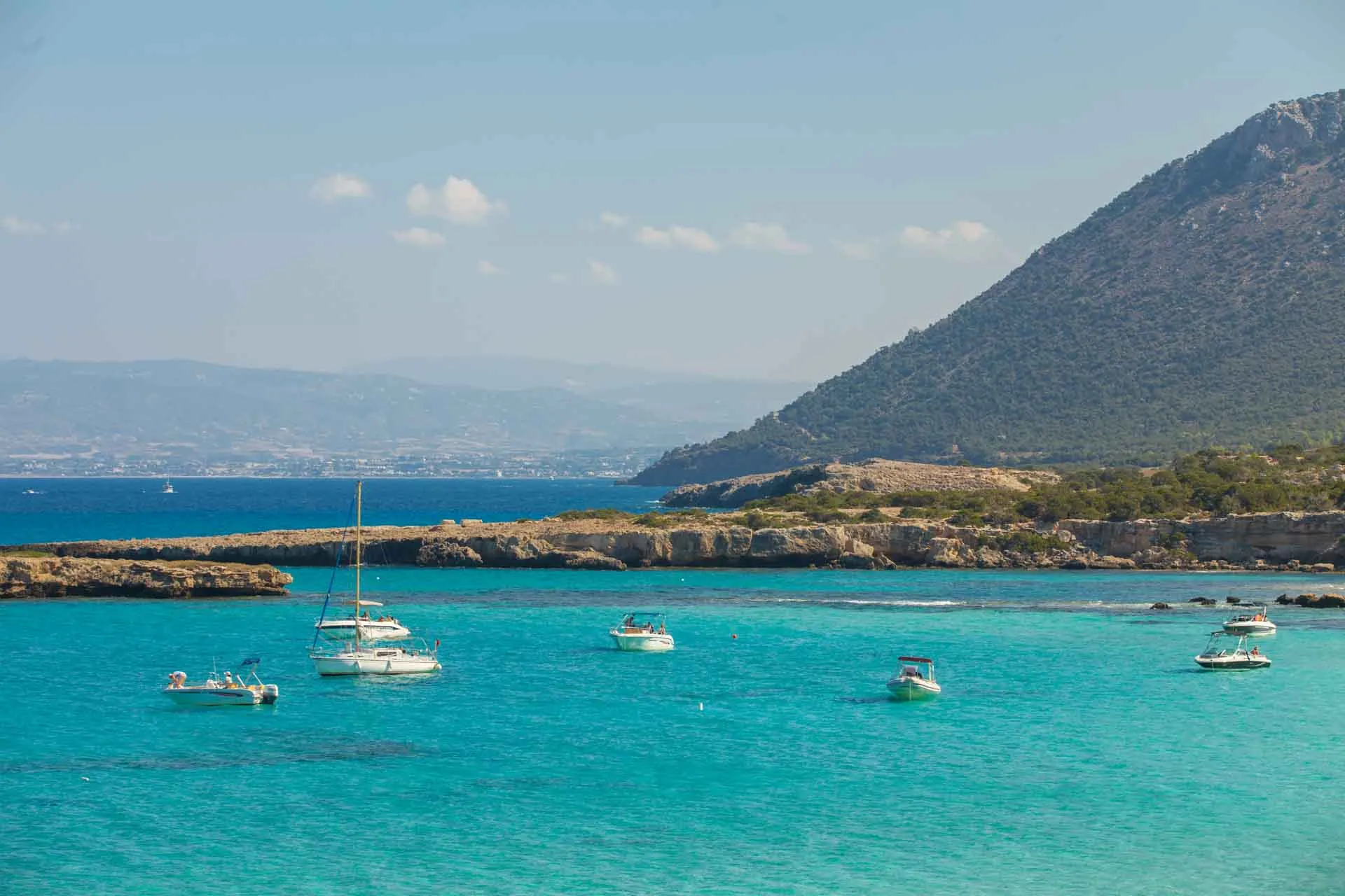 Blue Lagoon på Akamas-halvön med kristallklart och turkosblått vatten