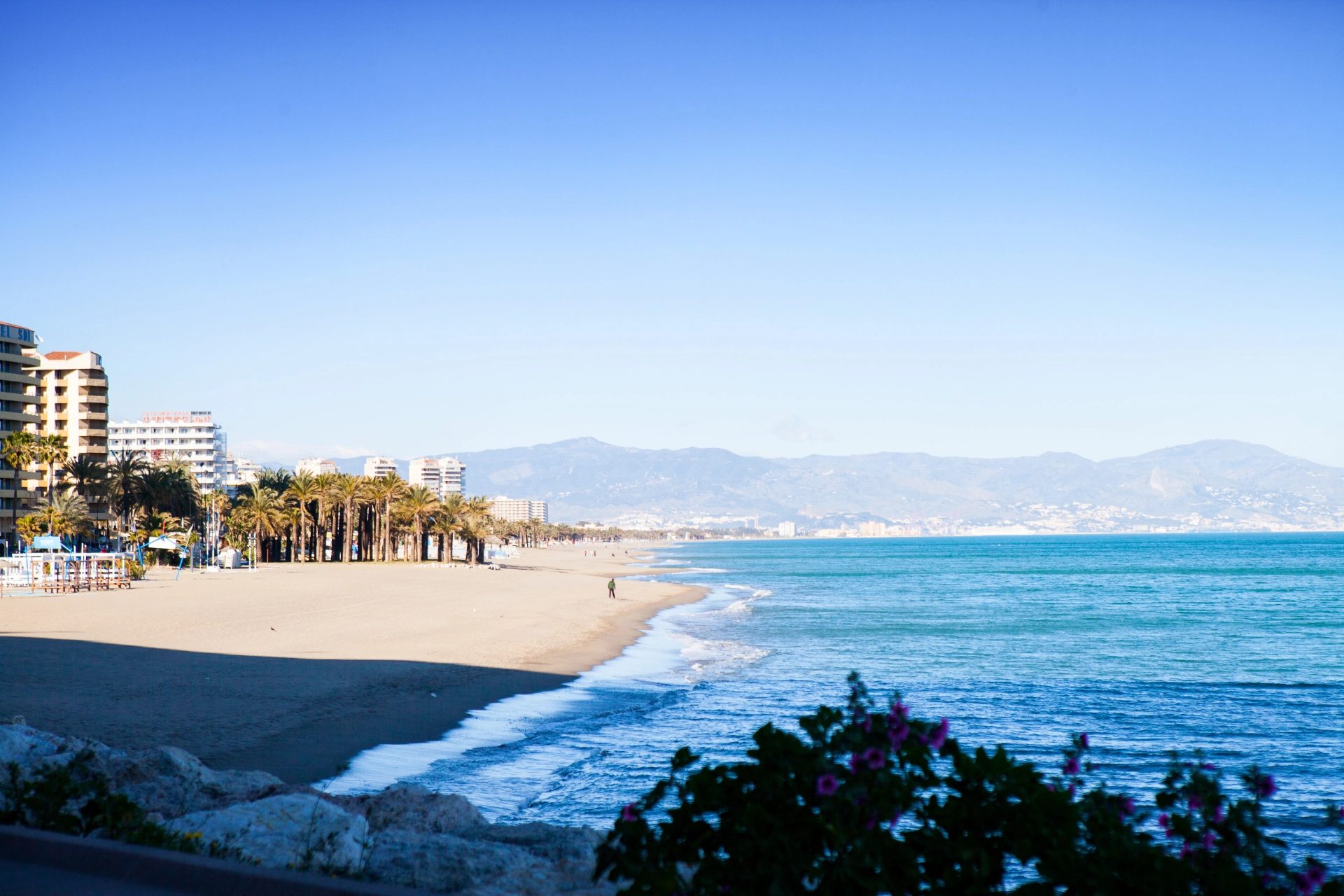 Den breda stranden vid Torremolinos