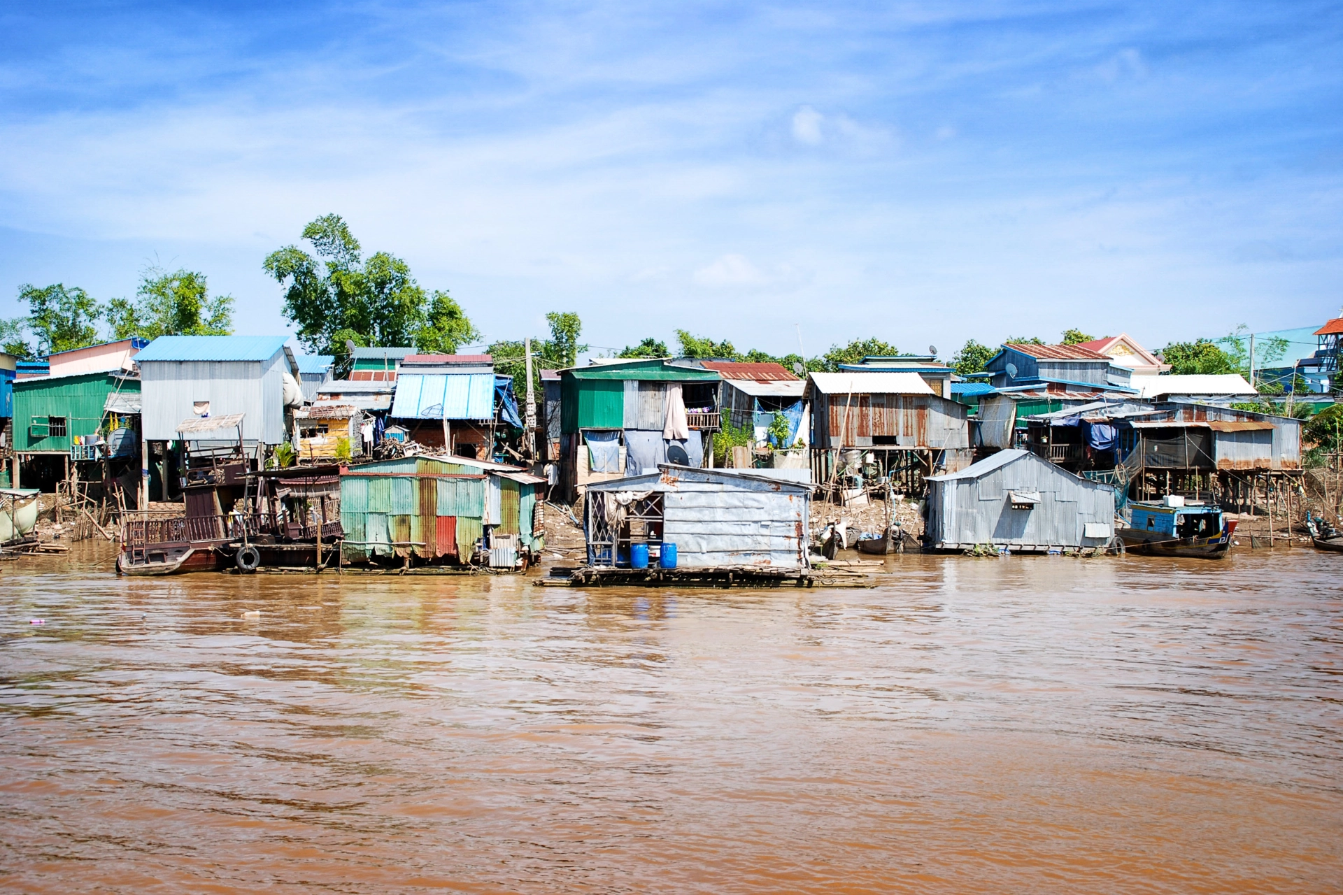 Flytande hus i Mekong-floden vid Phnom Penh