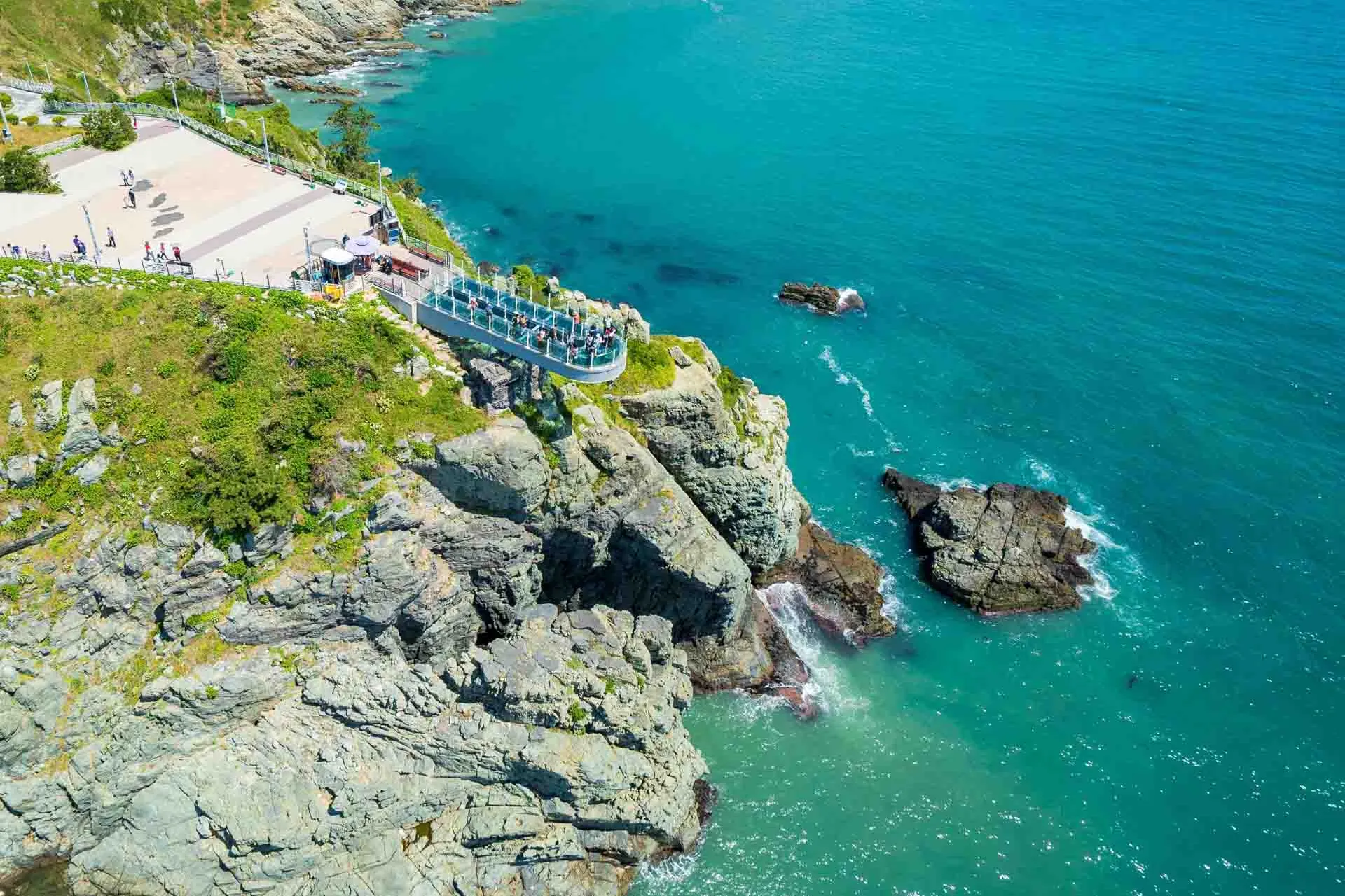 Oryukdo Skywalk i Busan – en glasbro över klipporna