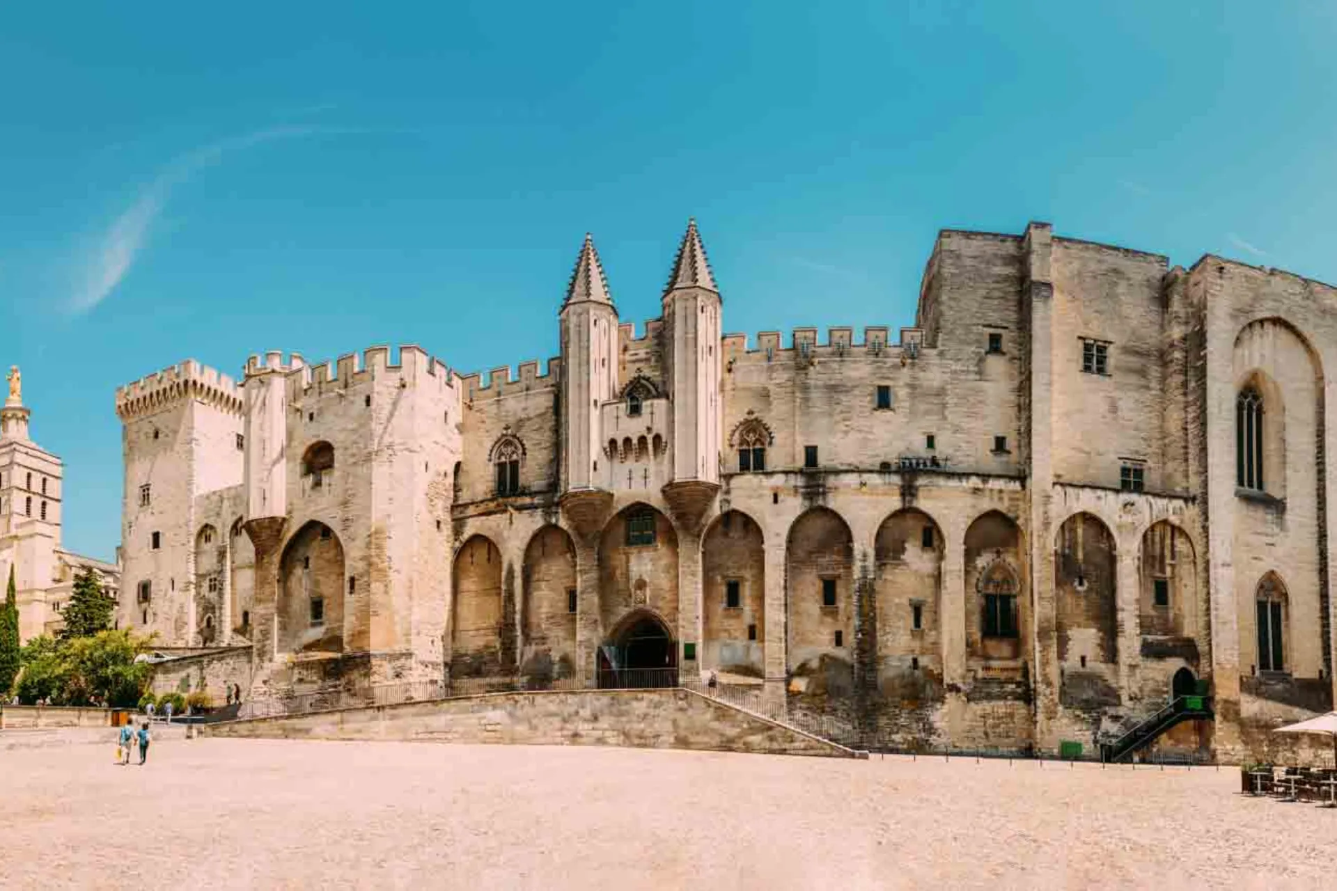 Påvarnas palats – ett av Europas största gotiska palats