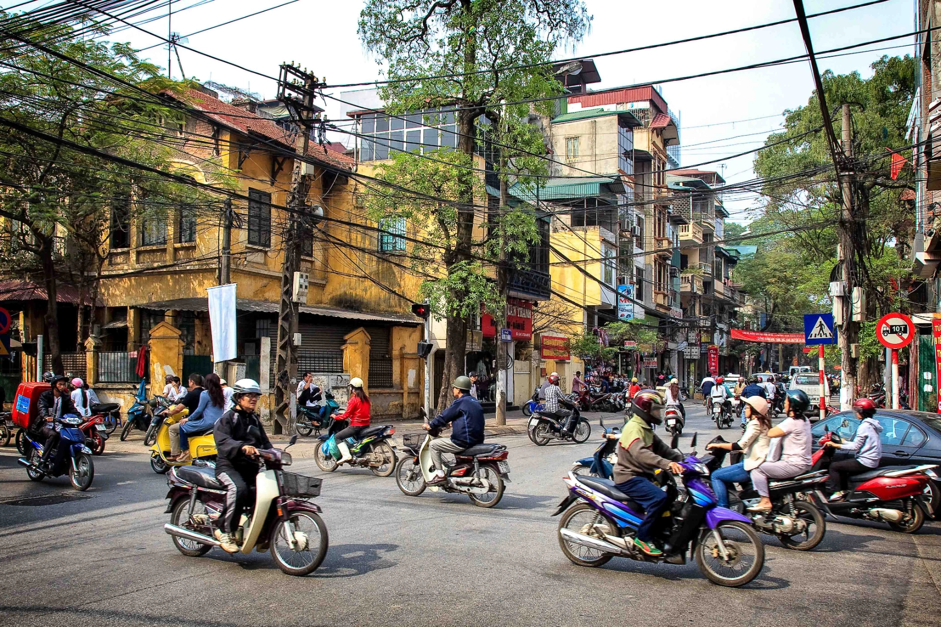Trafiken i Hanoi är livlig