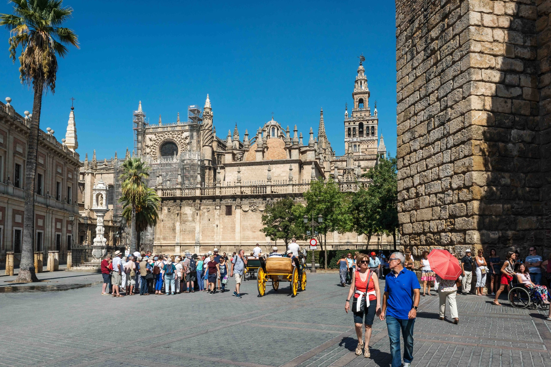 Katedralen i Sevilla med klocktornet La Giralda