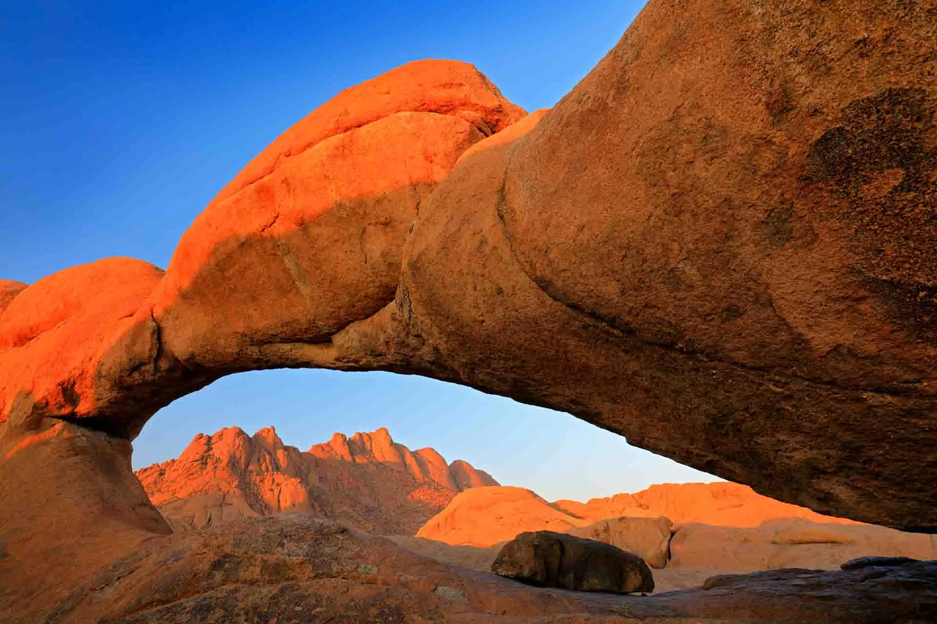 Den ikoniska Spitzkoppe i Namibia – ofta kallad "Namibias Matterhorn"