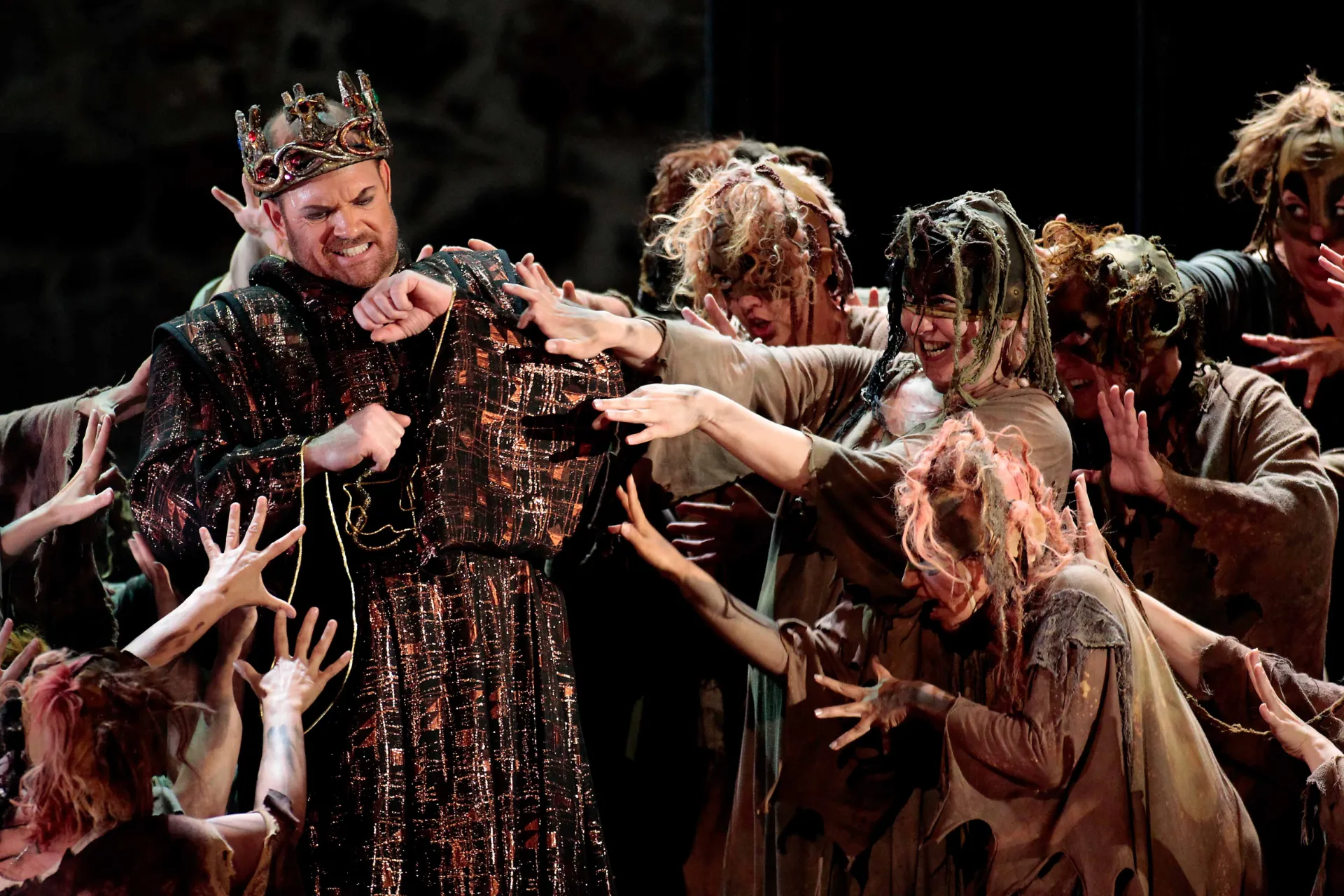 Macbeth omgiven av häxor Macbeth omgiven av häxor