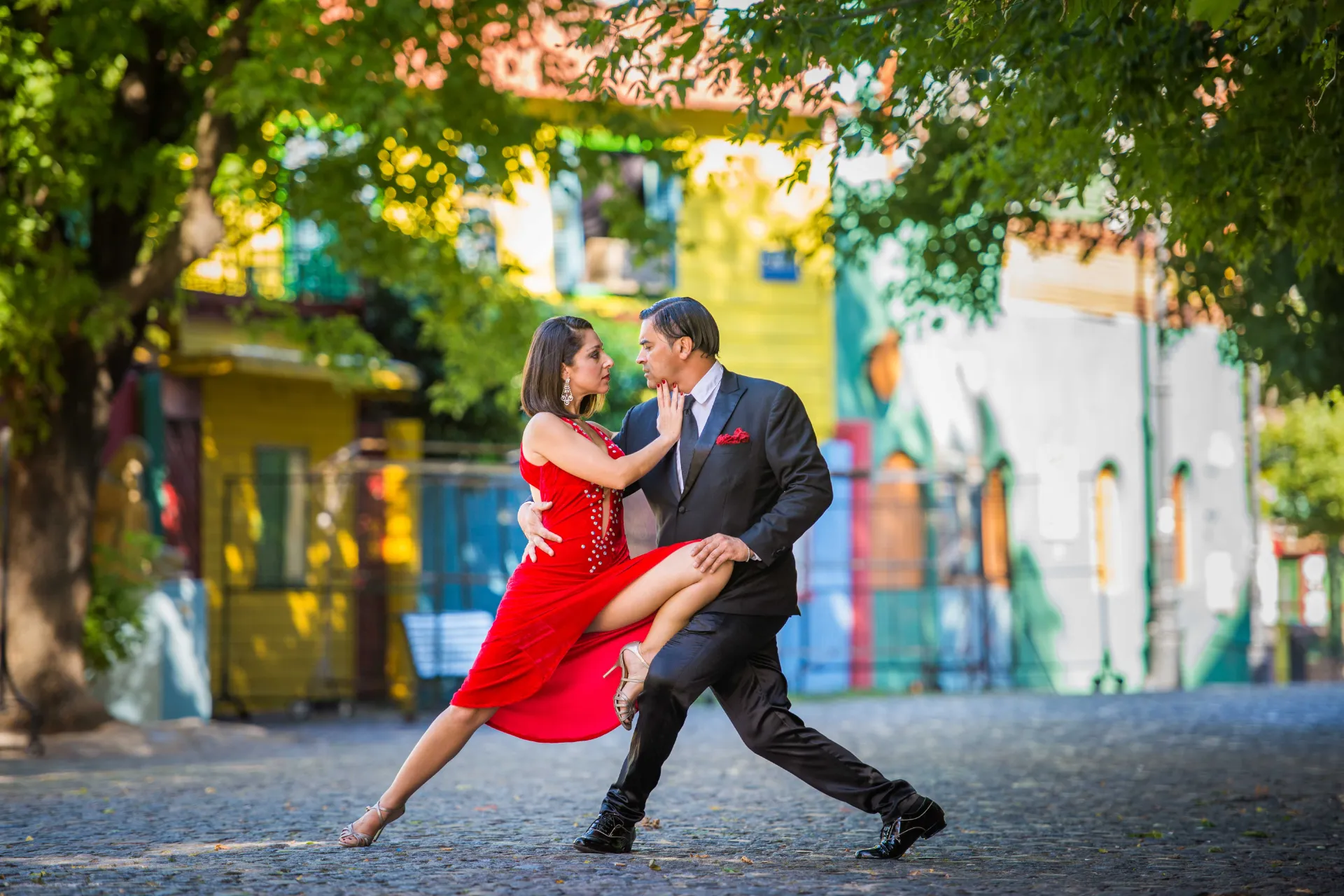 Tango är mycket populärt som här i La Boca – det är speciellt eftersom mannen för