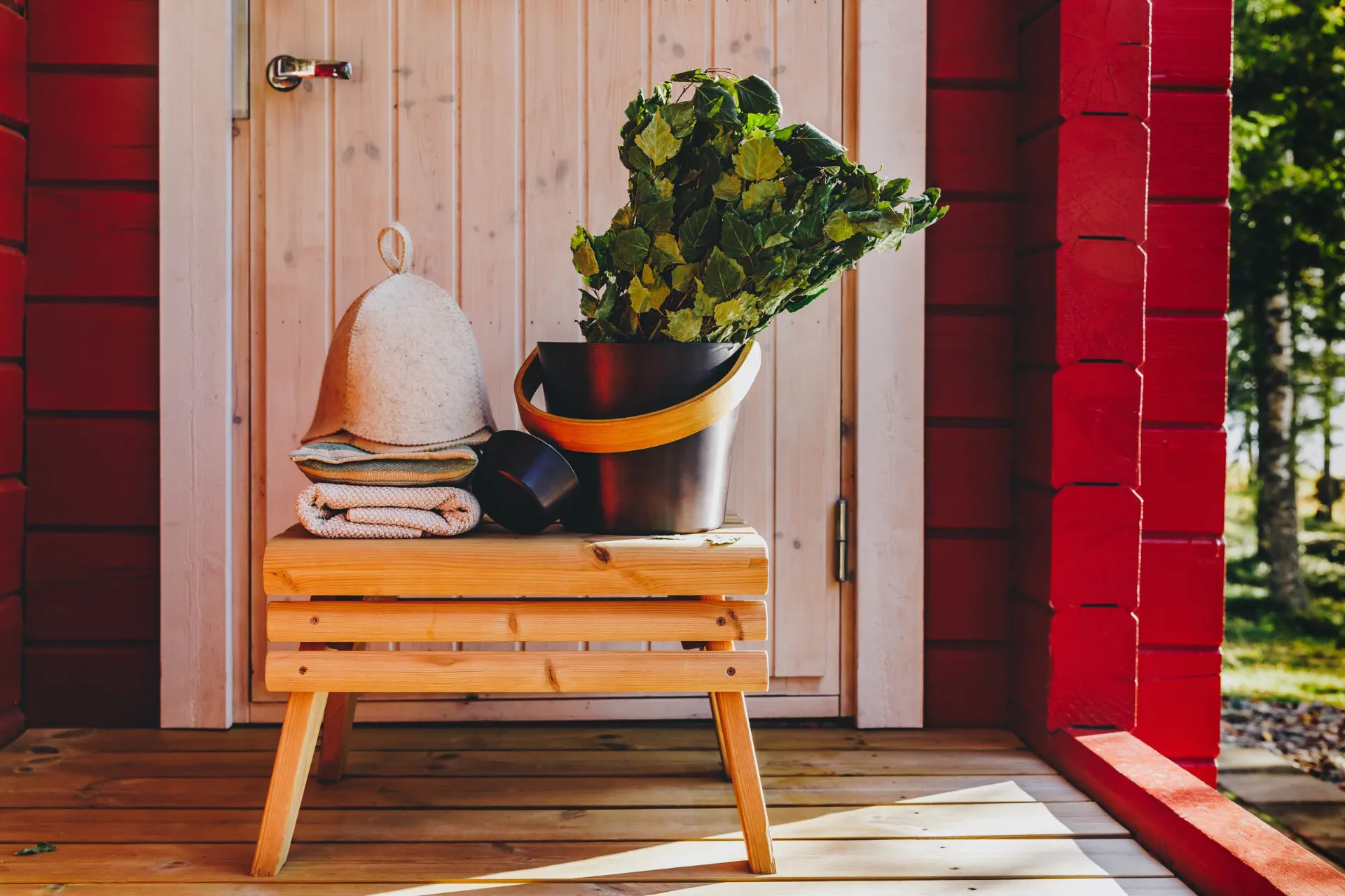 Saunatradition i Finland – redo för en avkopplande ritual med björkris och värme Saunatradition i Finland – redo för en avkopplande ritual med björkris och värme