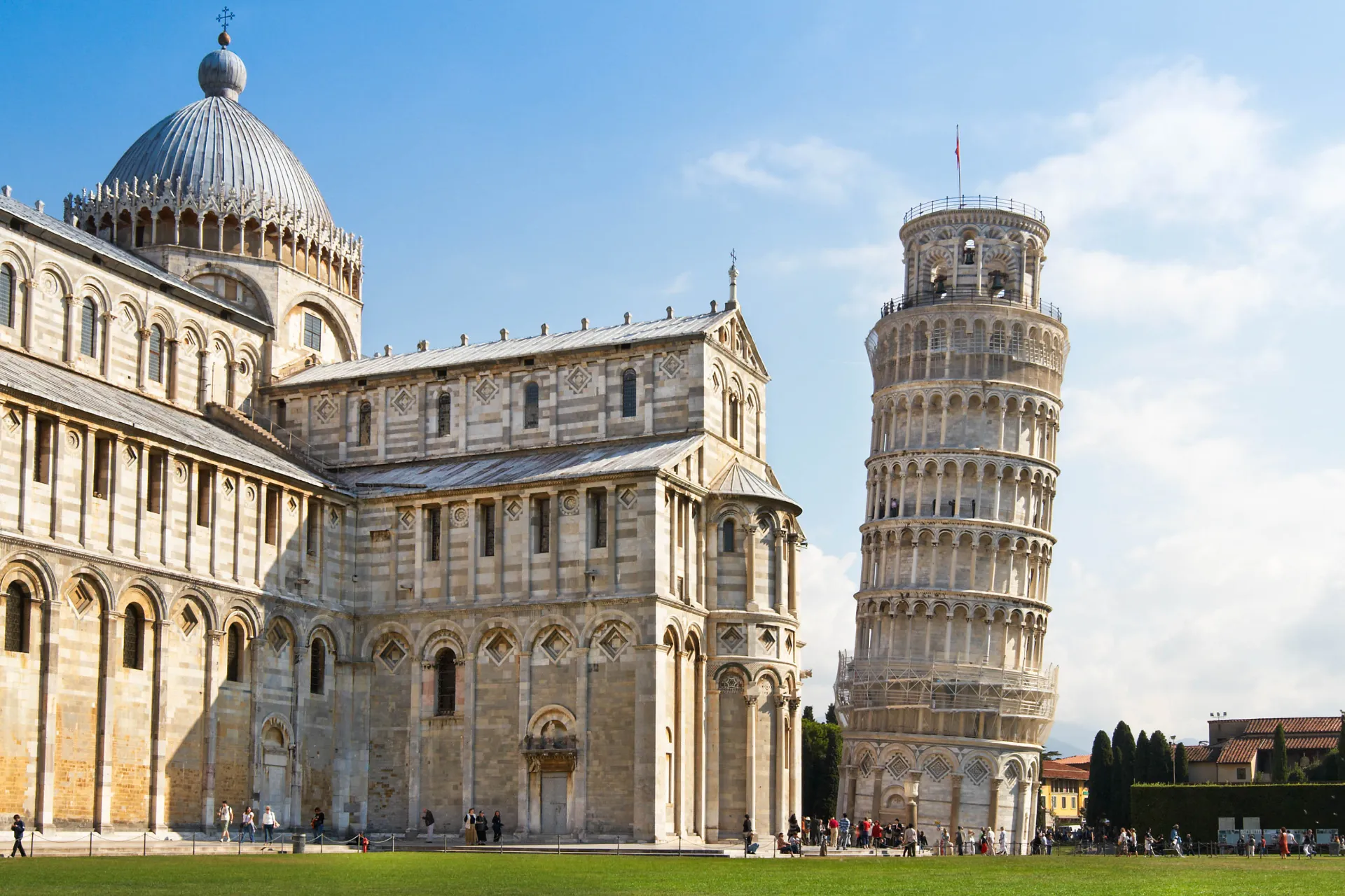 Det lutande tornet i Pisa lutar cirka 4 grader Det lutande tornet i Pisa lutar cirka 4 grader