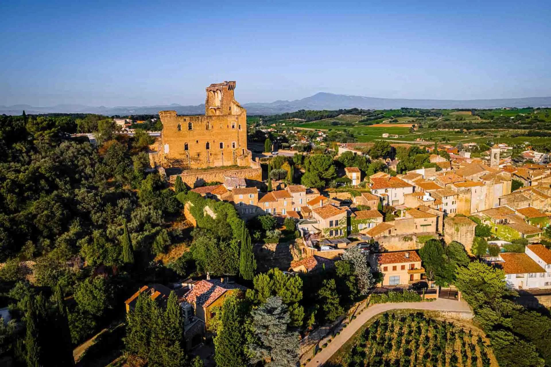 Châteauneuf-du-Pape sett från luften