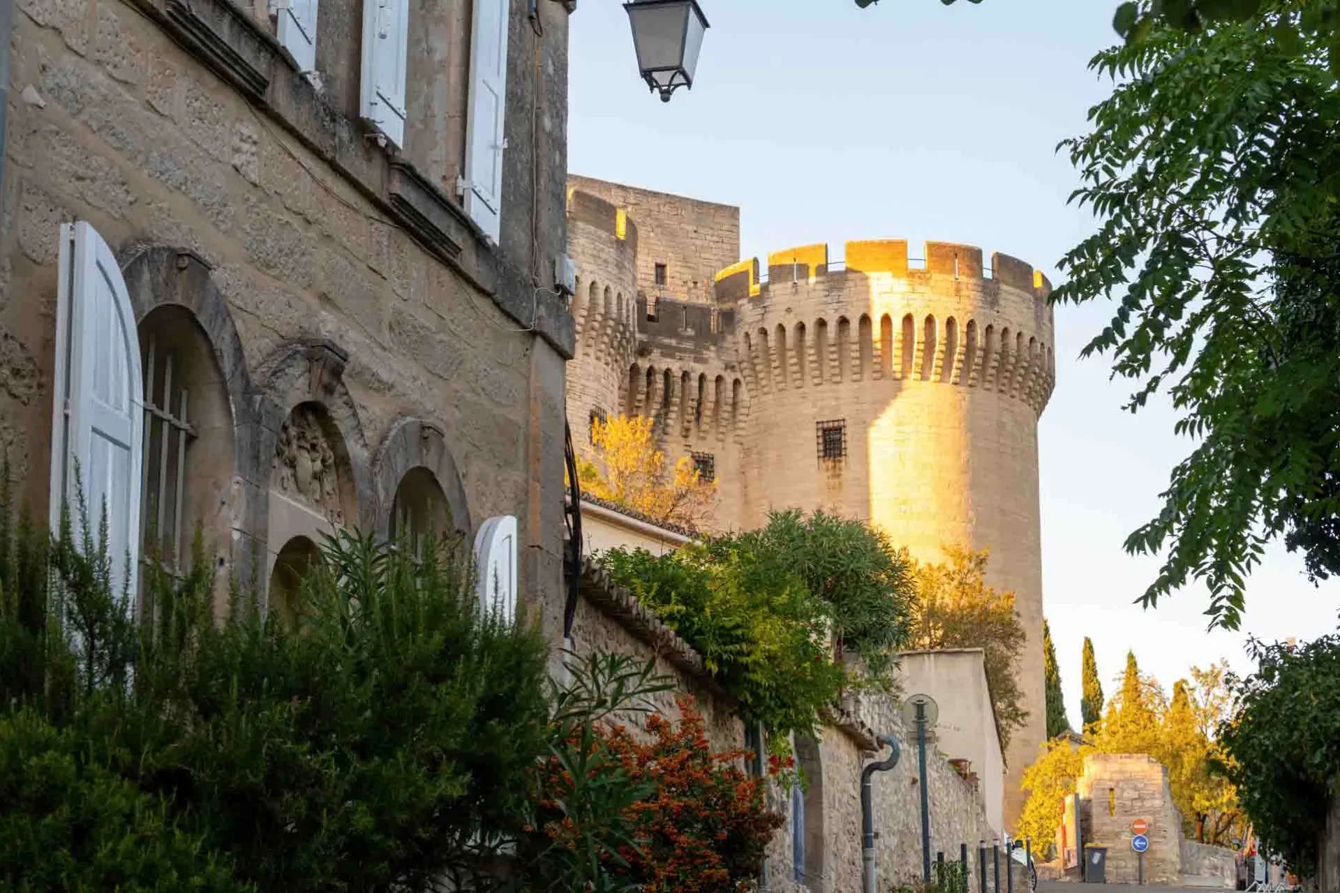 Château de Tarascon är ett av de bäst bevarade medeltida slotten i Frankrike