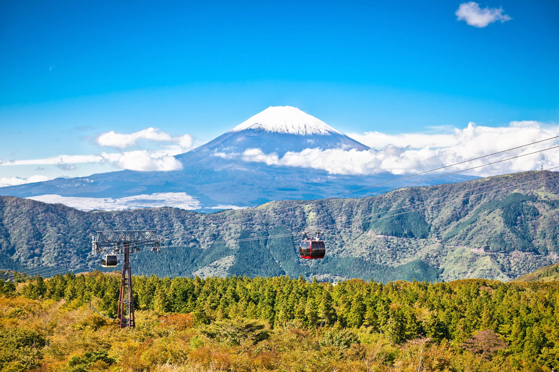 Fuji-berget med linbana i förgrunden