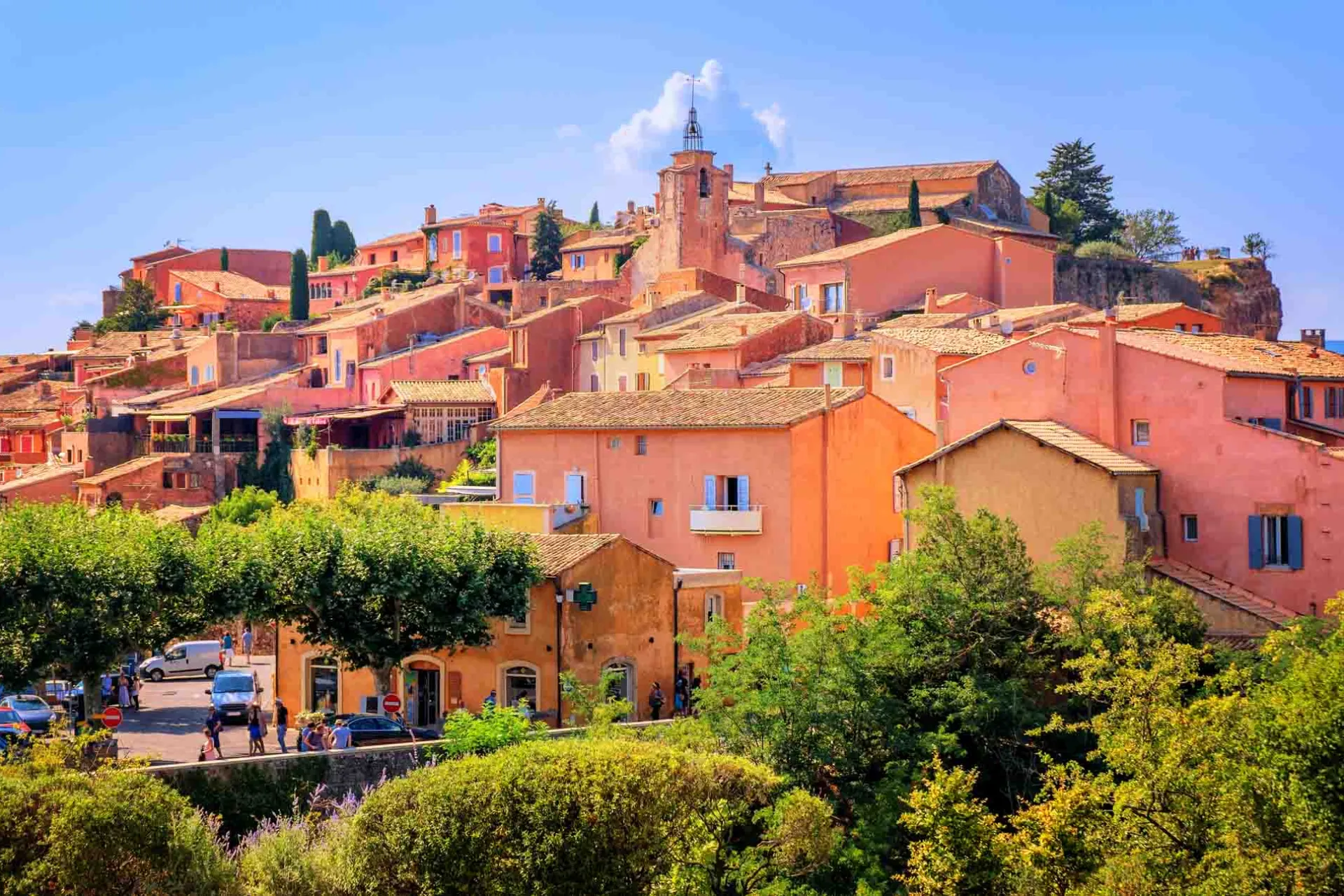 Roussillon – känd som en av de "vackraste byarna i Frankrike" (Les Plus Beaux Villages de France)