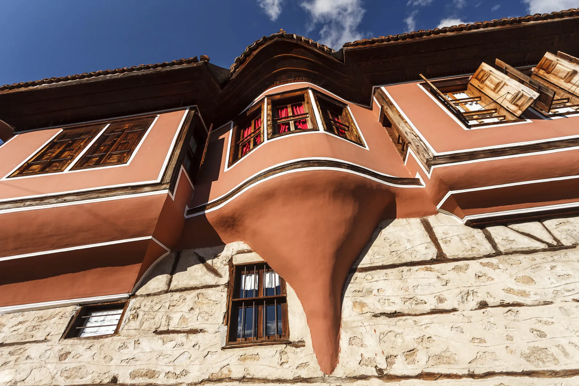 Traditionellt hus i Koprivsjtitsa, Bulgarien, med typisk bulgarisk renässansarkitektur