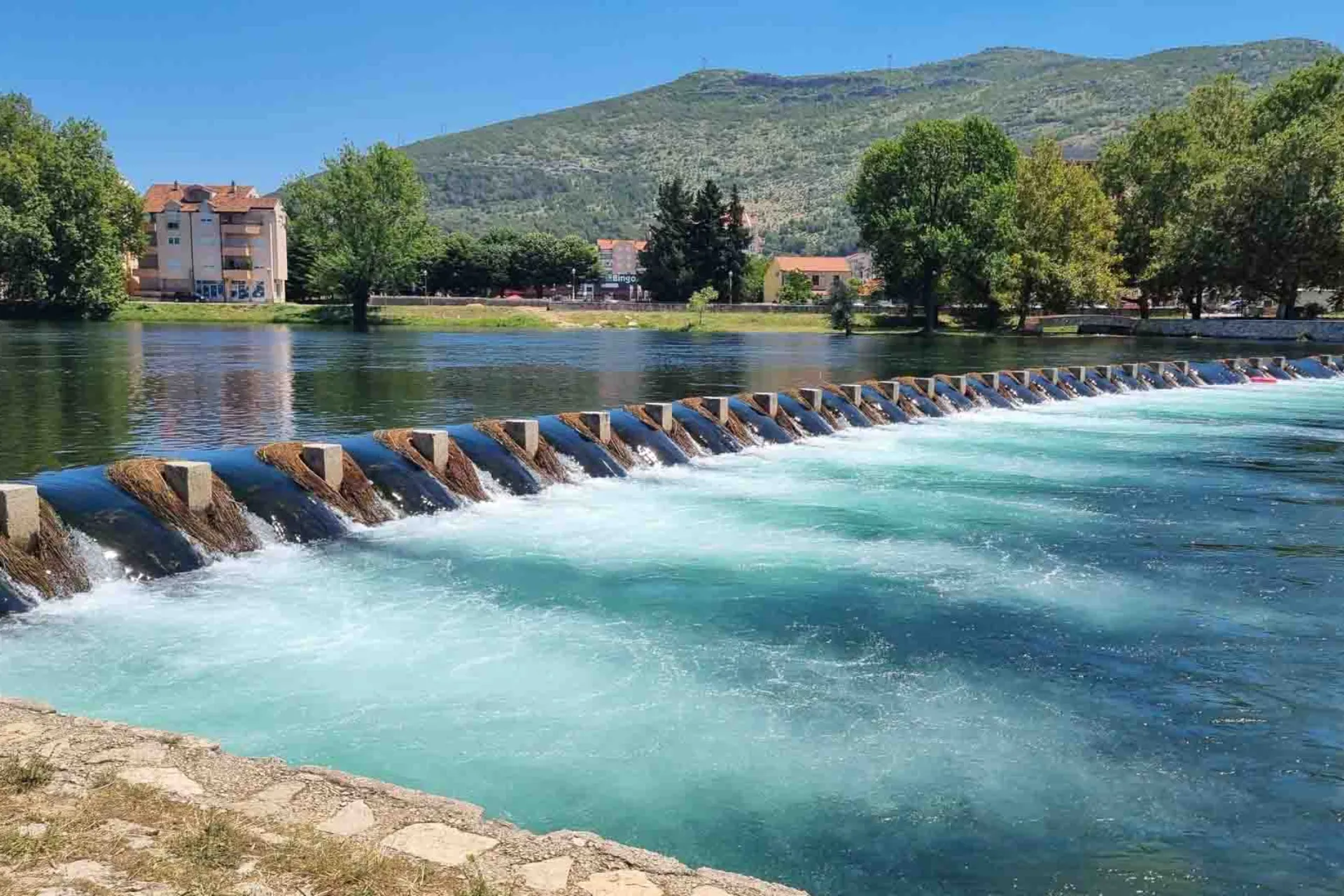 Trebišnjicafloden i Trebinje är en av Europas längsta underjordiska floder