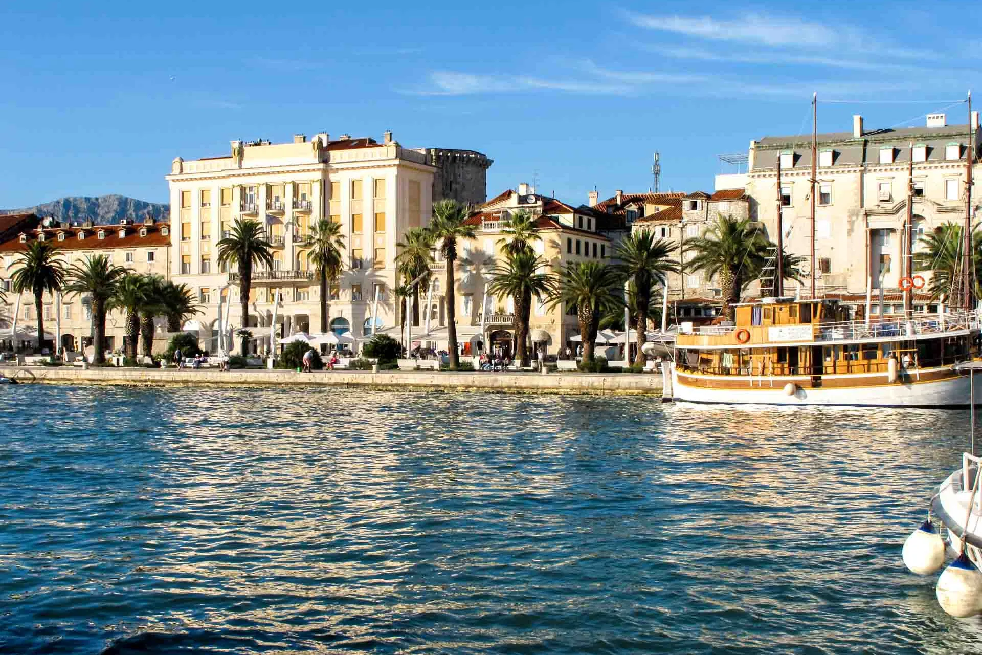 Hamnfronten i Split – känd som Riva-promenaden