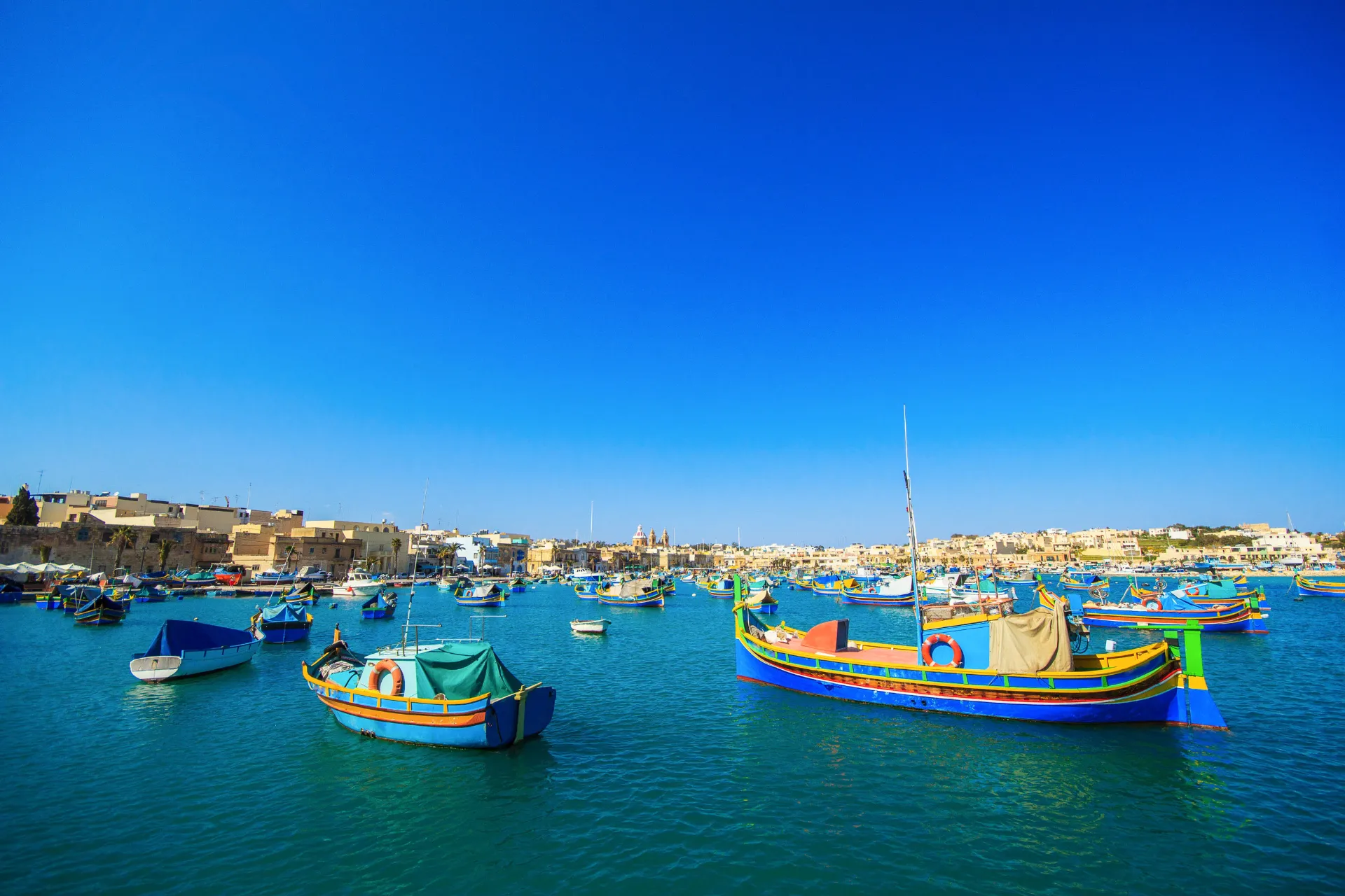 Marsaxlokk är berömt för sina fiskebåtar