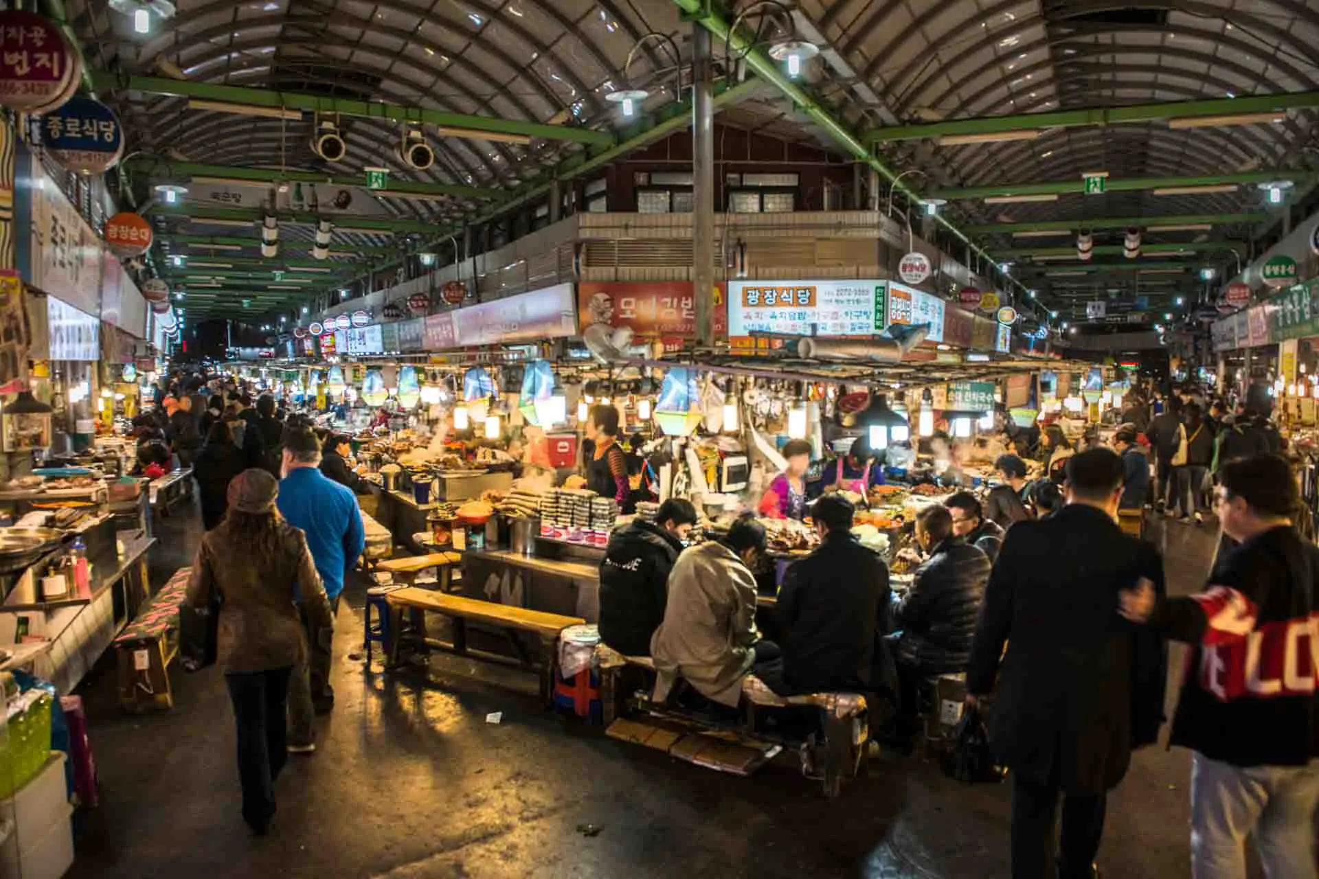 Gwangjang-marknaden i Seoul – en av Koreas äldsta traditionella marknader, känd för gatumat och livlig atmosfär