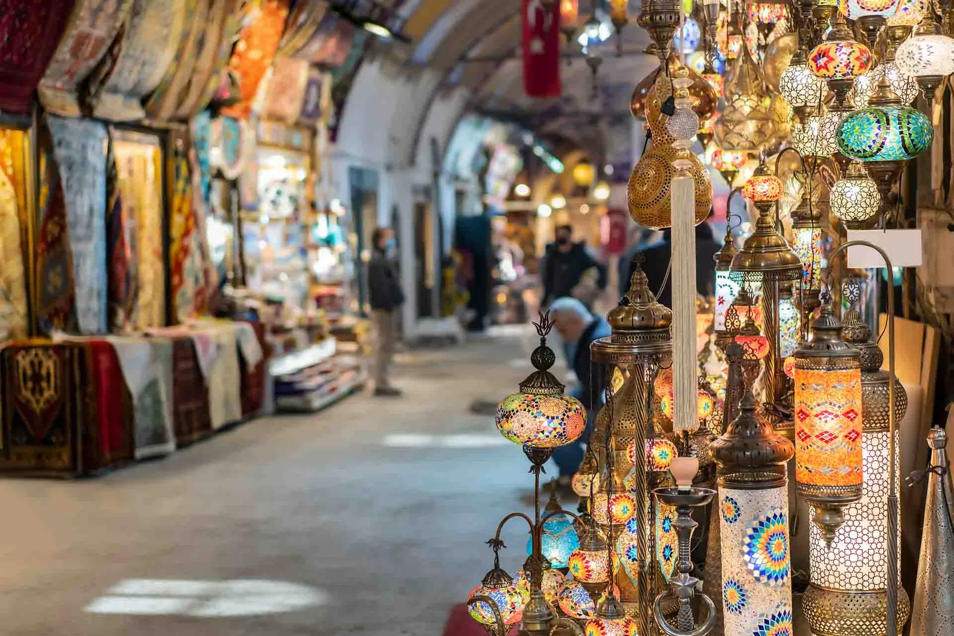 Magiska färger och ljus i Grand Bazaar – Istanbuls historiska marknad