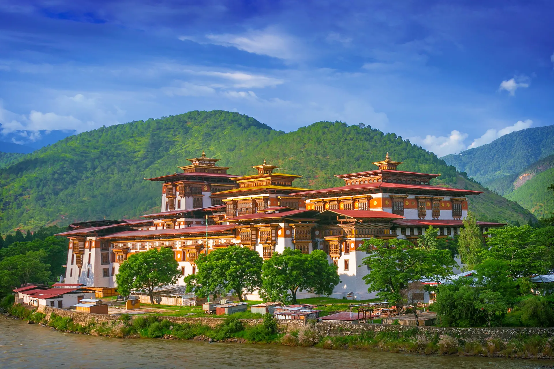 Punakha Dzong i natursköna omgivningar