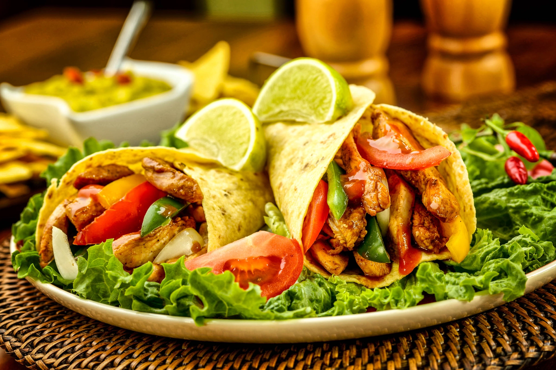 Mexikanska tacos med kyckling och grönsaker