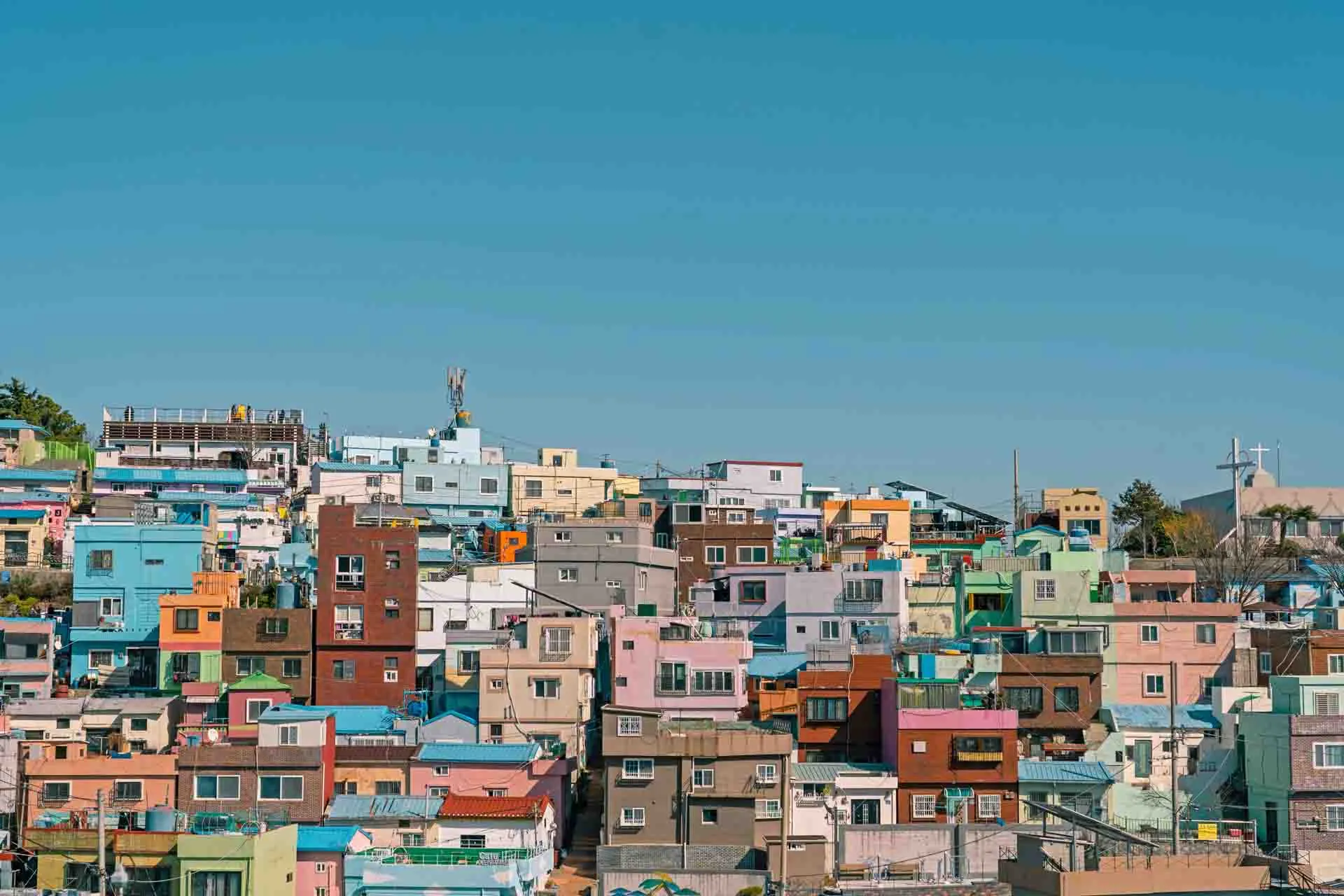 Gamcheon Culture Village i Busan – ett färgstarkt bergskvarter känt för konst, väggmålningar och smala gränder