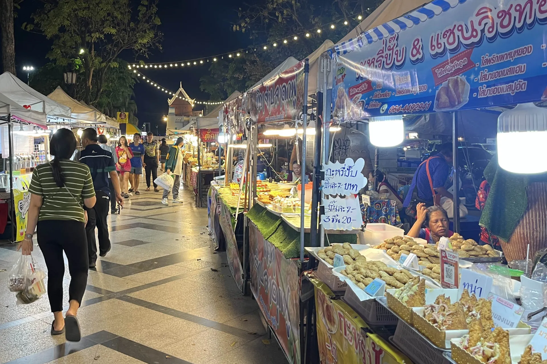 Livlig thailändsk street food-scen Livlig thailändsk street food-scen