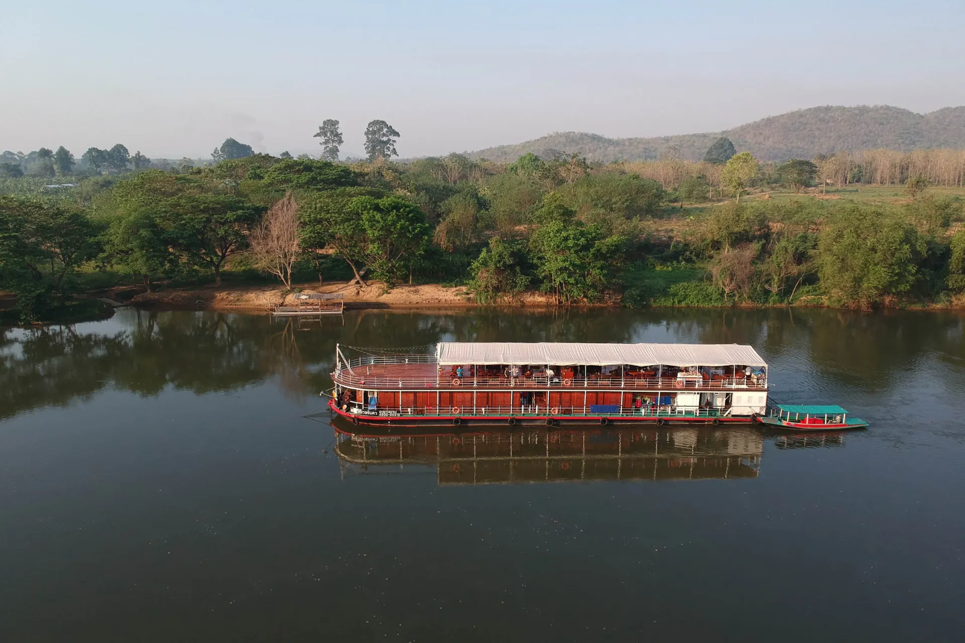 Fartyget flyter stilla Fartyget flyter stilla