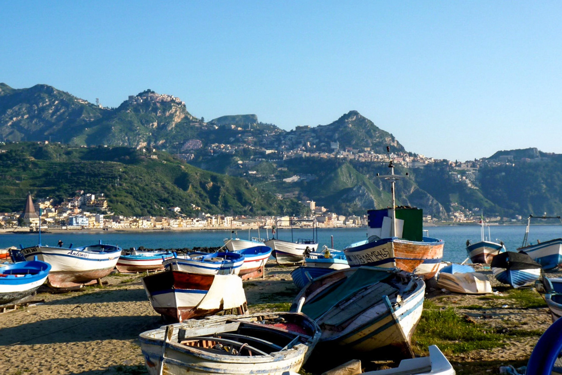 Båtar vid Giardini-Naxos