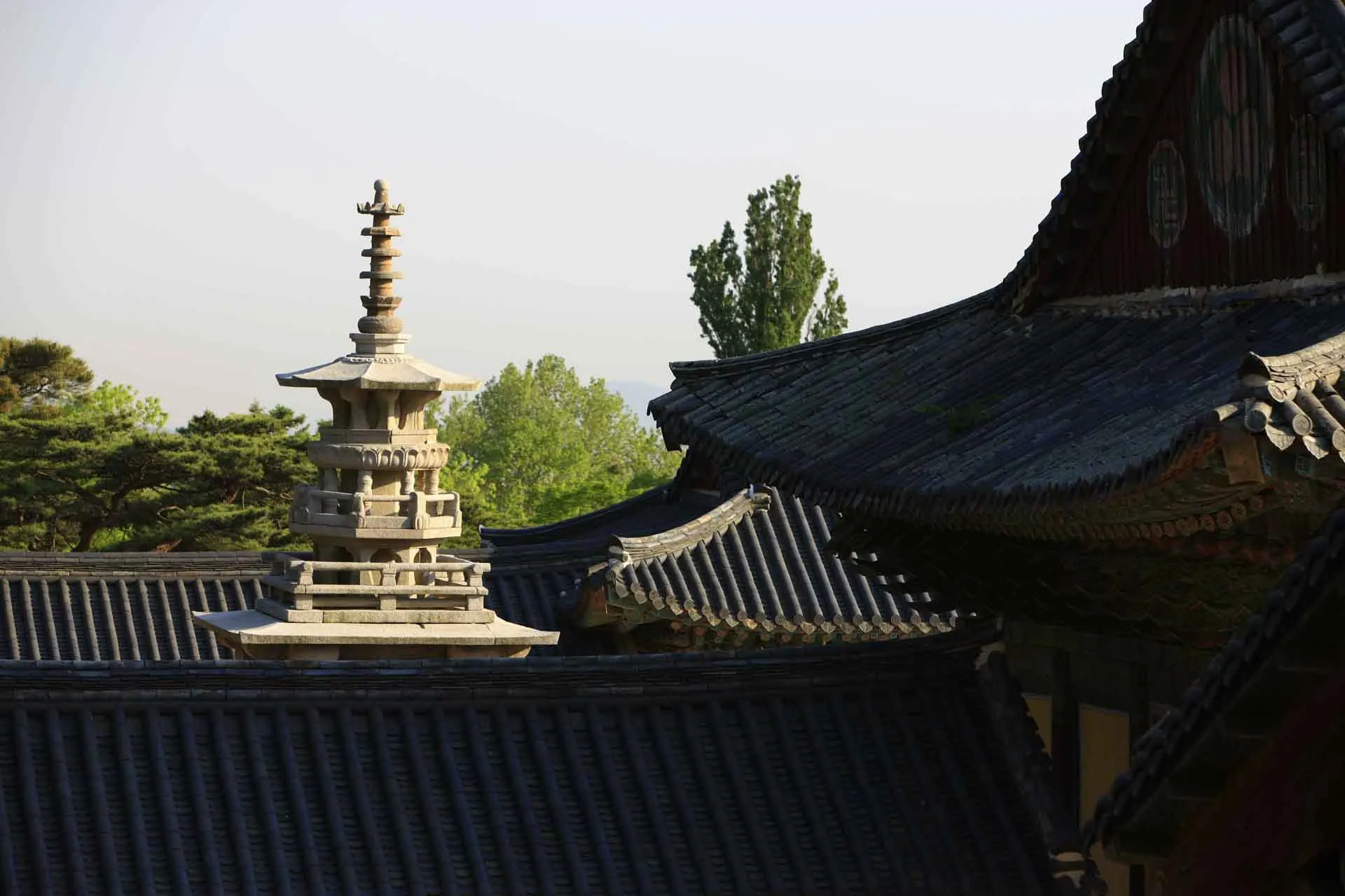 Templet representerar det buddhistiska paradiset på jorden (“Bulguk” betyder “Buddhas land”)