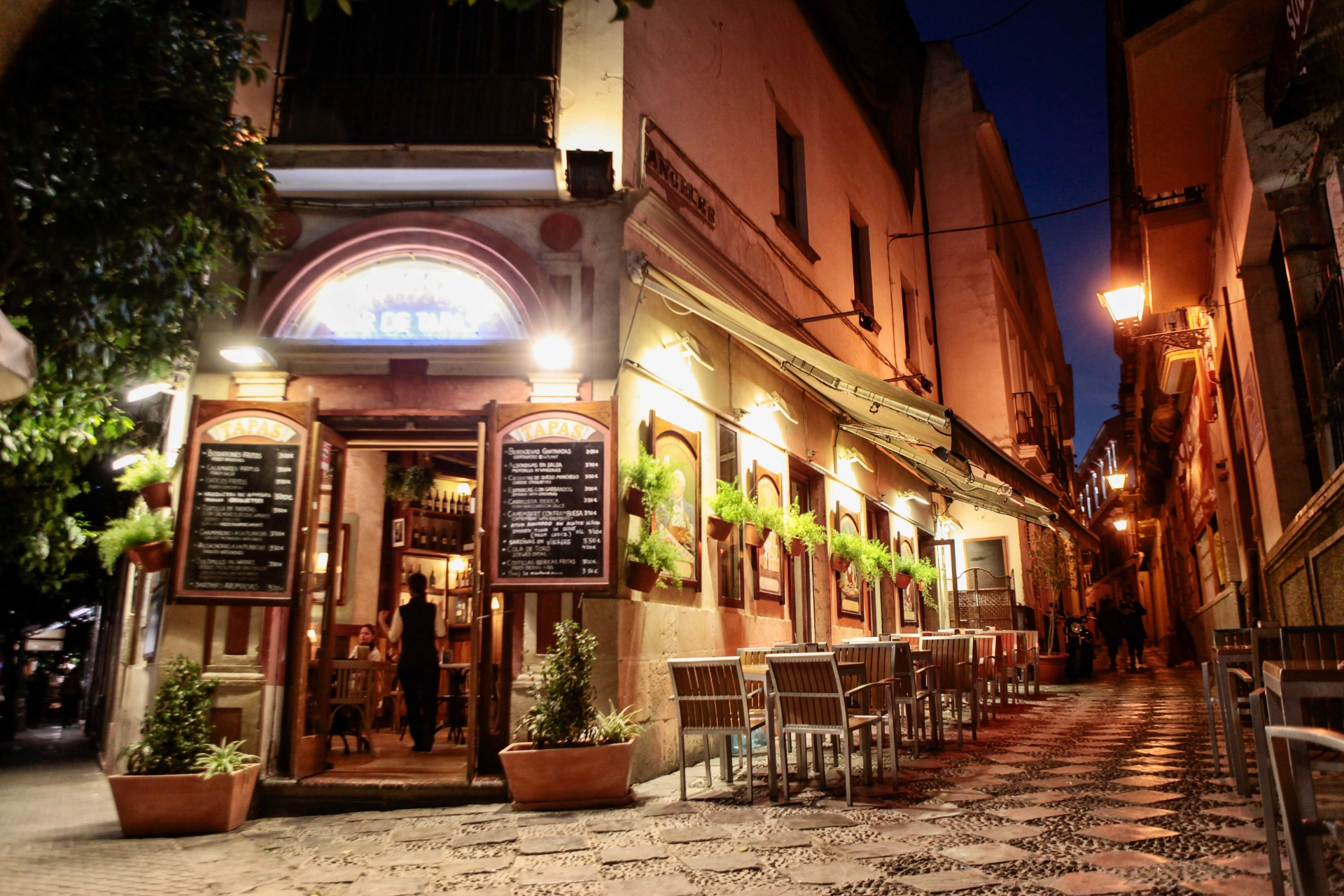 Det legendariska judiska kvarteret Barrio Santa Cruz i Sevilla
