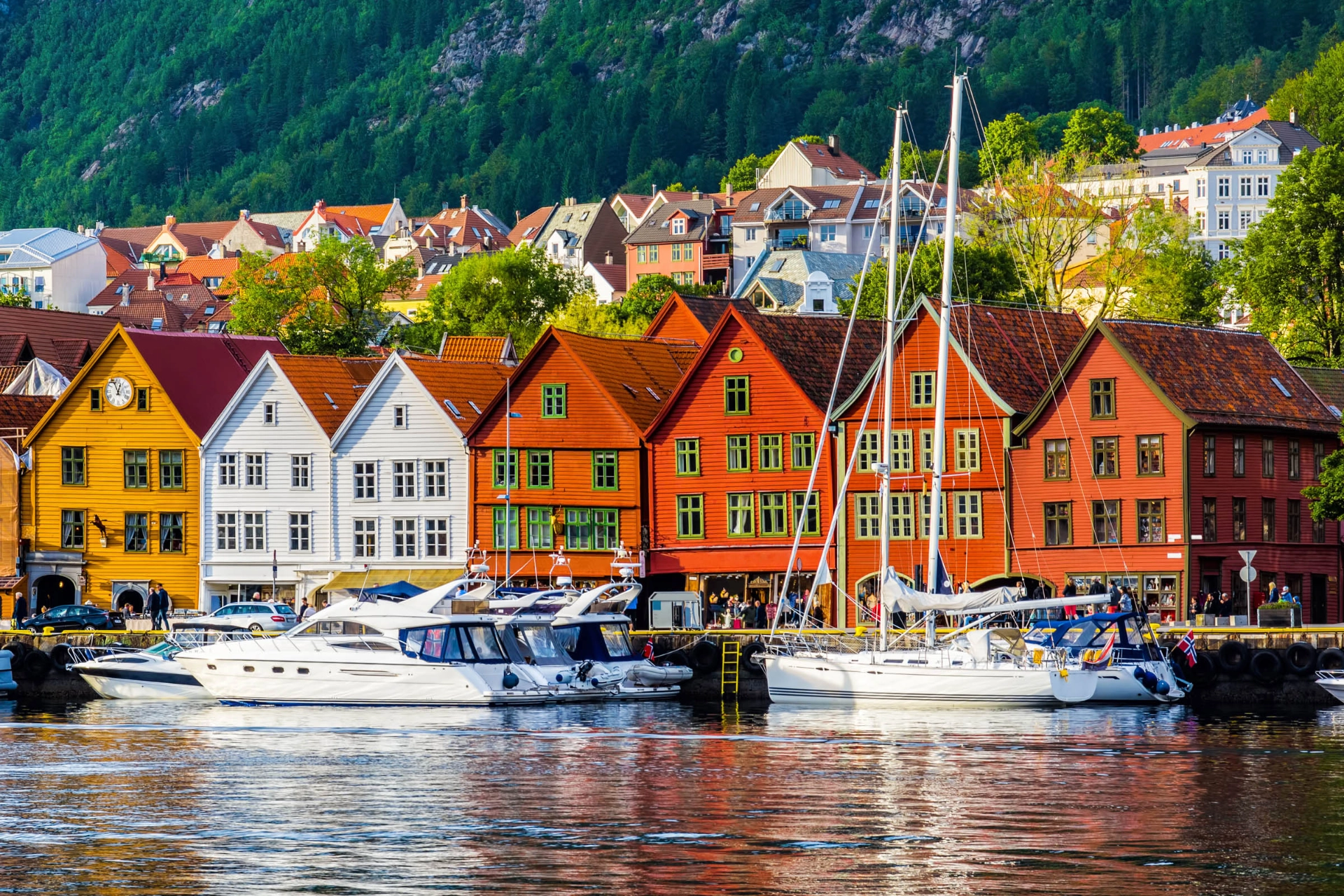 Bryggen i Bergen med de färgglada trähusen