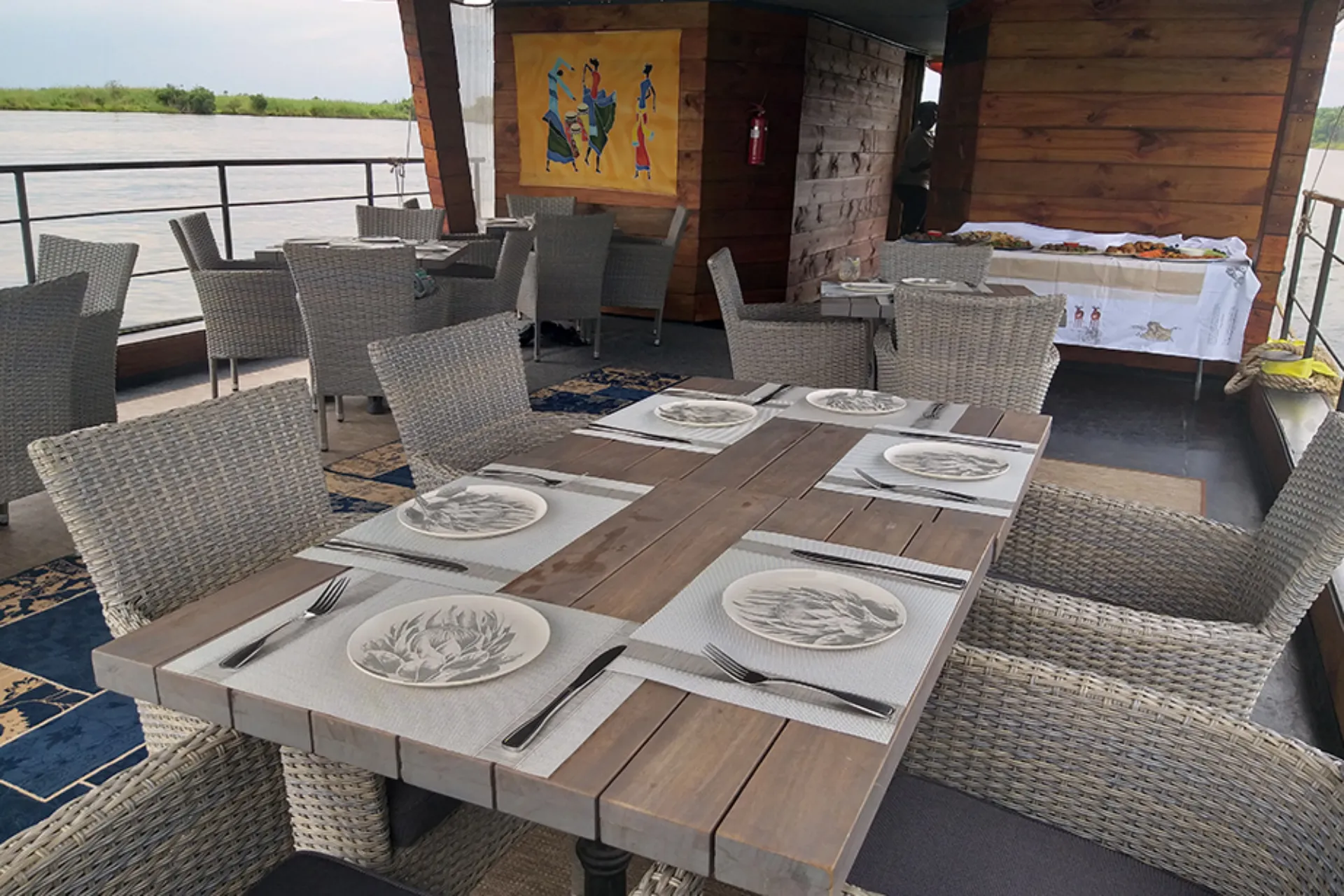 Båten är förberedd för måltid