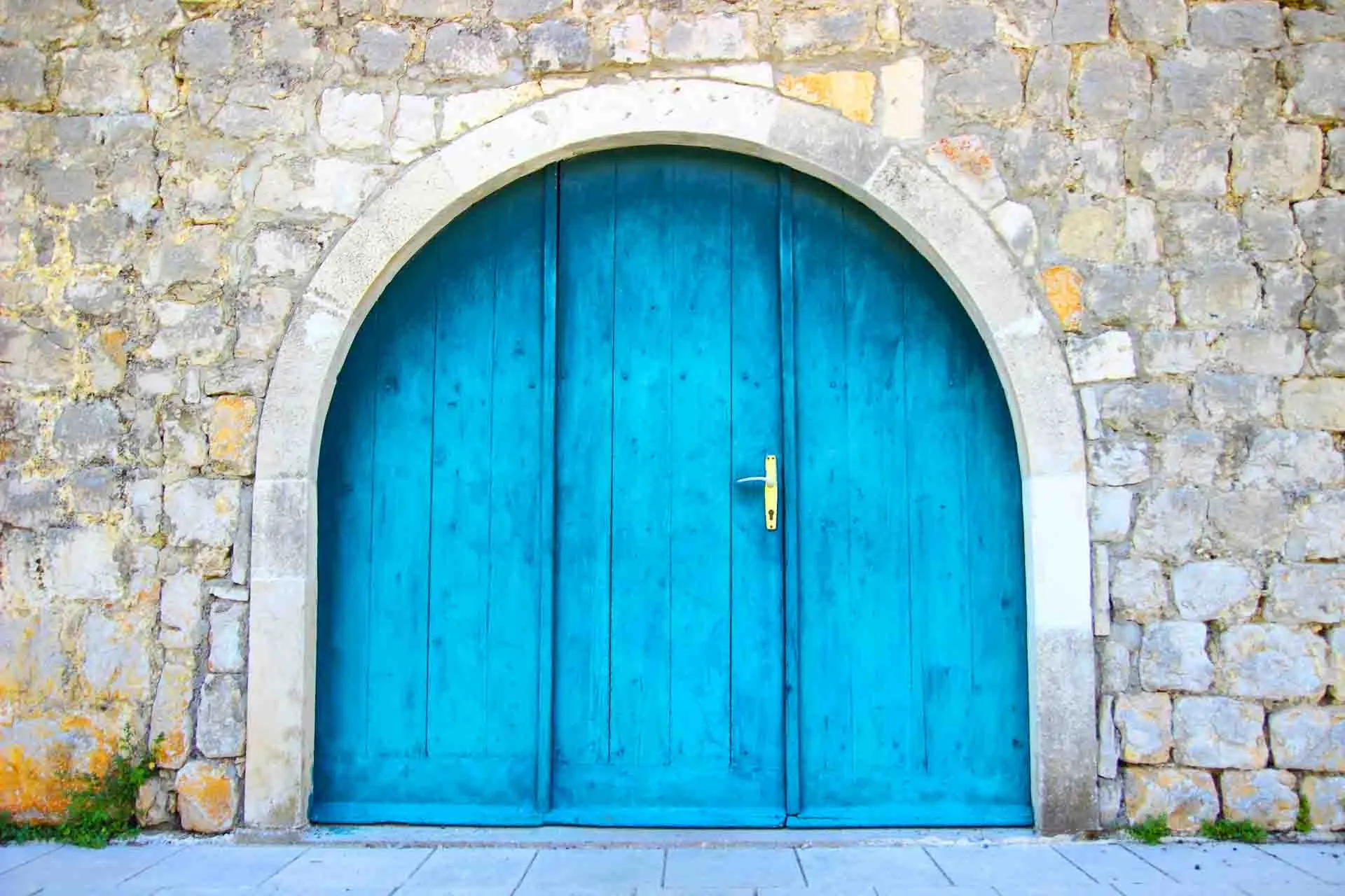 Stilfull dörr i Ston