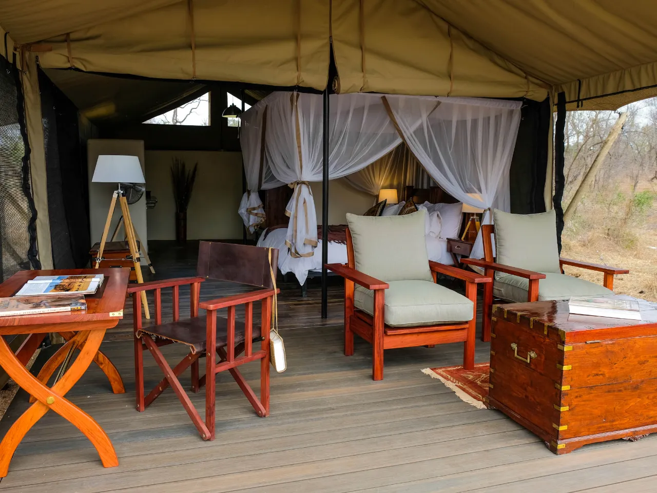 Interiör från tältet i Mantobeni Interiör från tältet i Mantobeni