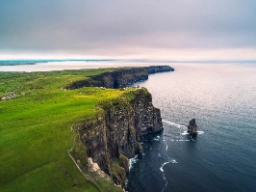 Cliffs of Moher med majestätiska Branaunmore
