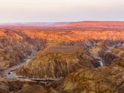 Fish River Canyon i Namibia – Afrikas största kanjon – 160 km lång, 27 km bred och 550 m djup