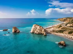 Afrodites klippa, där hon enligt myten steg upp ur havets skum