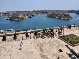 Utsikt från Upper Barrakka Gardens i Valletta Utsikt från Upper Barrakka Gardens i Valletta