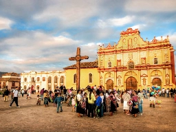Plaza 31 de Marzo med San Cristóbal-katedralen i bakgrunden