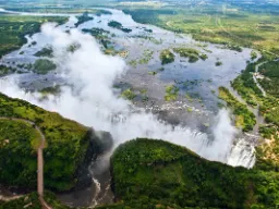 Victoriafallen är 1 708 meter bred och 108 meter hög Victoriafallen är 1 708 meter bred och 108 meter hög