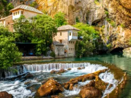 Vattenfall vid Blagaj Tekija-klostret
