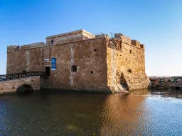 Paphos slott har genom tiderna använts som både fängelse, garnison och till och med som lager för salt