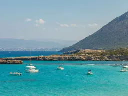 Blue Lagoon på Akamas-halvön med kristallklart och turkosblått vatten