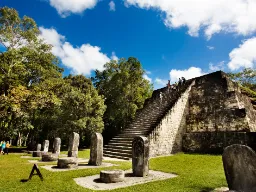 Dags att utforska mayaruinerna i Tikal Dags att utforska mayaruinerna i Tikal