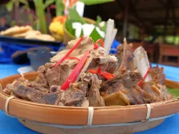 Khorkhog – traditionell mongolisk rätt med lamm tillagat med heta stenar