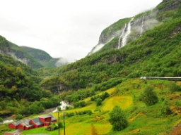 Flåmsbanan går genom storslagna landskap